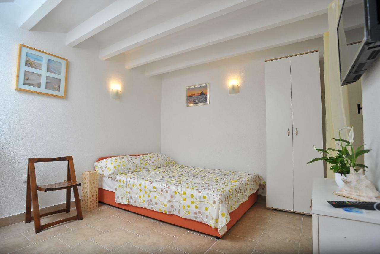 Apartments Sonia & Ana Τρογκίρ Εξωτερικό φωτογραφία